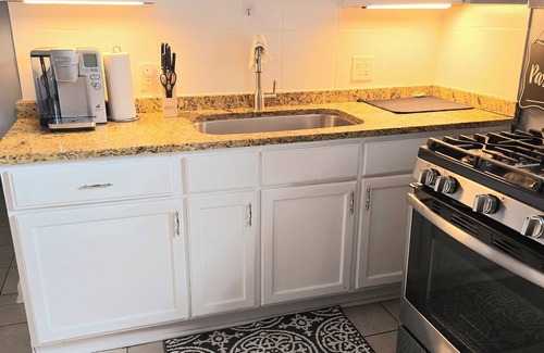 Englewood Apartment | The Beautiful, Quaint 2 Bedroom Green Escape Greystone