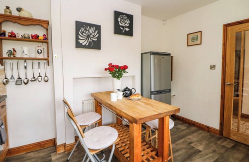 Matlock House | THE BEECHES, pet friendly, with open fire in Winster