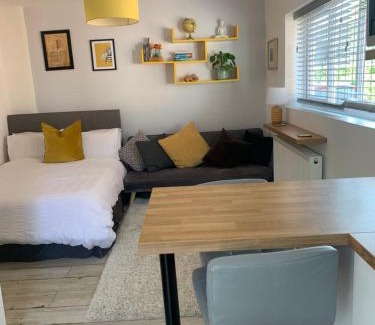 Exmouth Apartment | The Beehive - Self Contained Studio by The Sea
