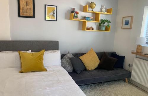 Exmouth Apartment | The Beehive - Self Contained Studio by The Sea