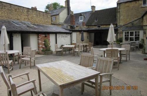 Moreton-in-Marsh Bed & Breakfast | The Bell Inn