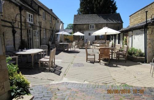 Moreton-in-Marsh Bed & Breakfast | The Bell Inn