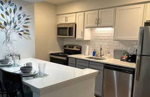 Huntsville Apartment | The Bell Lux Stes "Gated" Centrally Located ,Cozy in beautiful H'ville Gym, WiFi