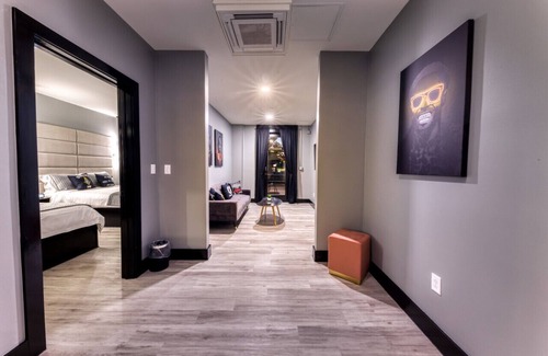 Biloxi Hotel | The Bella Downtown's Young Money Manor Suite, 2 Queen Beds, Sleeps 4