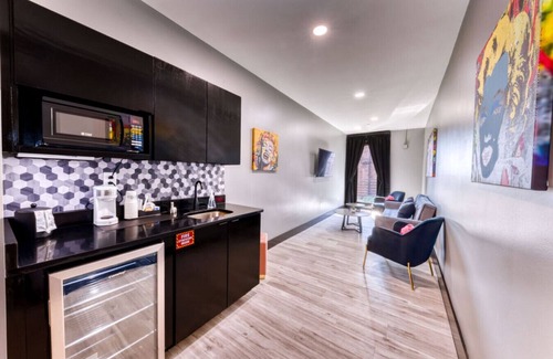 Biloxi Hotel | The Bella's Blonde Bombshell Suite, Sleeps 4, Private Balcony