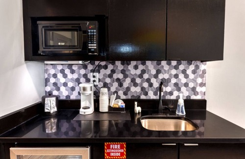 Biloxi Hotel | The Bella's Blonde Bombshell Suite, Sleeps 4, Private Balcony