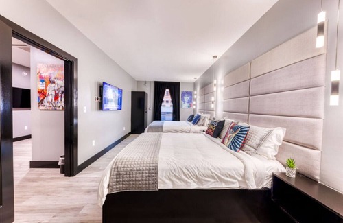 Biloxi Hotel | The Bella's Rocker's Rhapsody Suite, Sleeps 4, 2 Queens, Private Patio