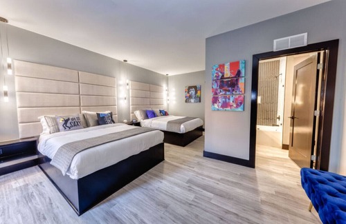 Biloxi Hotel | The Bella's String Kings Suite, King Bed, Sleeps 2, Private Balcony