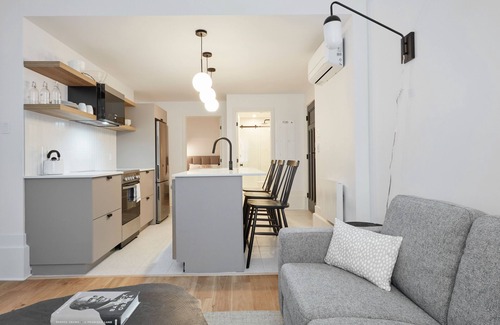 Shaughnessy Village Apartment | The Bergen - 3 bedrooms,1.5 bathroom Apartment in Montreal Downtown With Parking