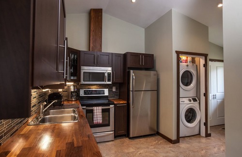 Revelstoke Apartment | The best 2 bedrooms suite in Revelstoke!