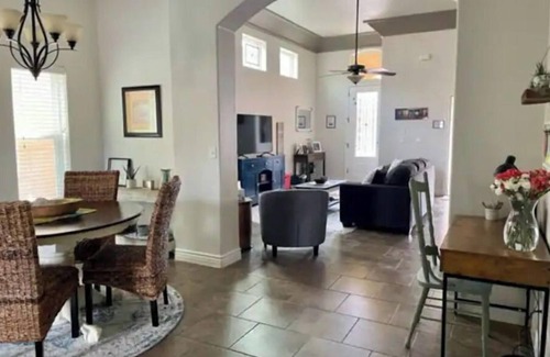 Biggs Field House | The Best Home for Families-Dogs/Pool/Gated Community w/Security & Many Amenities
