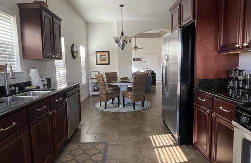 Biggs Field House | The Best Home for Families-Dogs/Pool/Gated Community w/Security & Many Amenities