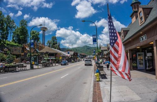 Gatlinburg House | The Best View Lodge by American Patriot Getaways