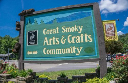 Gatlinburg House | The Best View Lodge by American Patriot Getaways