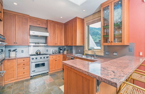 Telluride Condo | The Best Views in Telluride - 3 Bdr Penthouse with Private Wrap Around Deck and Hot Tub