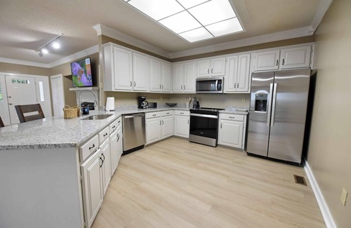 Ellijay Hotel | The Best VIEWS Large 2BR/3BA + Resort Pool