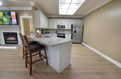 Ellijay Hotel | The Best VIEWS Large 2BR/3BA + Resort Pool