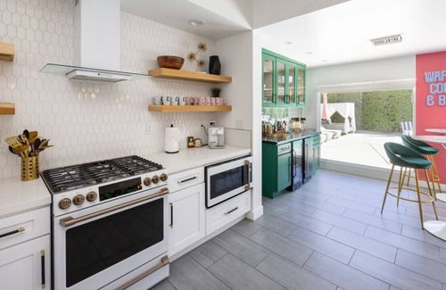 Palm Springs House | THE BEVERLY - The Ultimate Resort Experience!