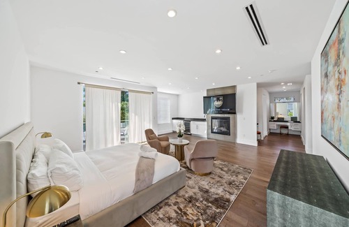 Beverly Grove Villa | The Beverly Villa Sum