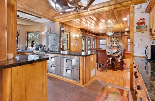 Big Bear Cabin | The Big Bear Fox Lodge - Indoor Pool, Hot Tub, Games & Family Retreat