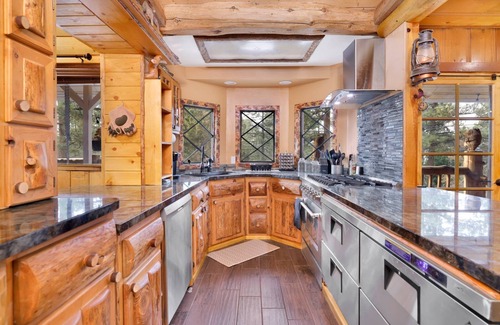 Big Bear Cabin | The Big Bear Fox Lodge - Indoor Pool, Hot Tub, Games & Family Retreat