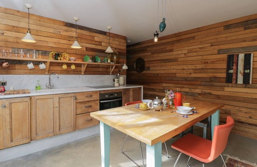 Malmesbury Cottage | THE BIG BOX BRANDEERS, pet friendly, with open fire in Minety