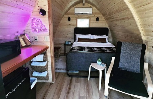 Bentonville Cabin | The Bike Inn #16, White River Cabin