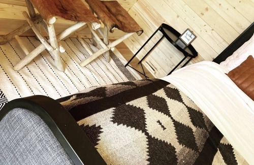 Bentonville Cabin | The Bike Inn #16, White River Cabin