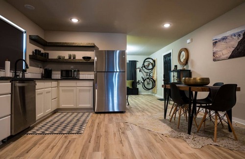 Bentonville Cabin | The Bike Inn Takeover-13 rooms & 16 beds sleeps 32