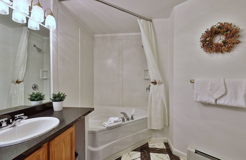 Killington Cabin | The Birch Ridge: English Gentleman's Room #9 - King Suite in Killington, Vermont. Hot Tub.