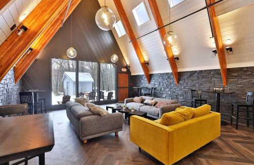 Killington Cabin | The Birch Ridge- Family Room #11 - Queen Bunkbed Suite in Killington, Vermont home