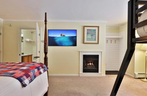 Killington Cabin | The Birch Ridge- Family Room #11 - Queen Bunkbed Suite in Killington, Vermont home