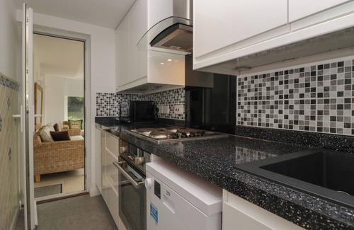 Windermere Cottage | THE BIRD'S NEST, pet friendly, with a garden in Bowness-On-Windermere