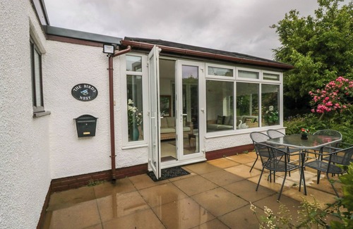 Windermere Cottage | THE BIRD'S NEST, pet friendly, with a garden in Bowness-On-Windermere