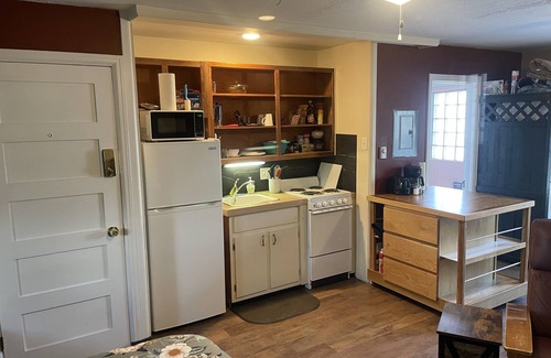 Idaho Falls Apartment | The Birdhouse. Studio apartment. Pets welcome, close to downtown and airport.