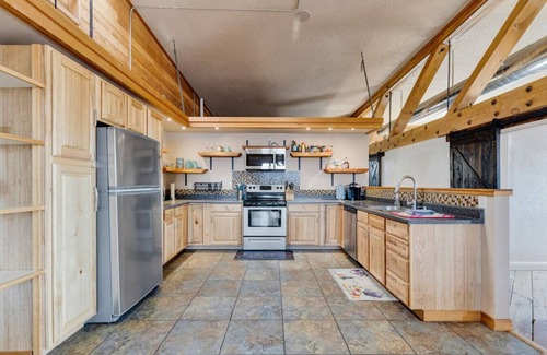 Hamilton Apartment | The Bitterroot Loft On 1st Street