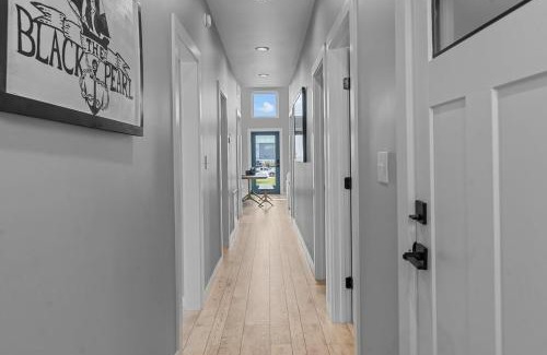 Long Beach House | The Black Pearl
