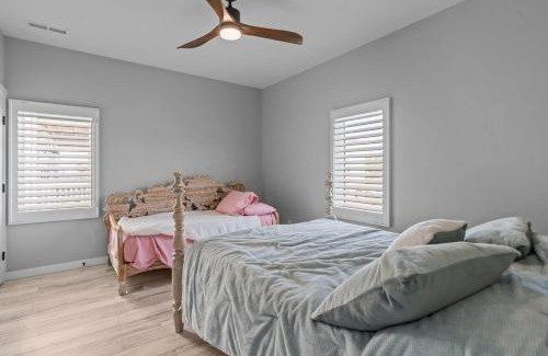 Long Beach House | The Black Pearl