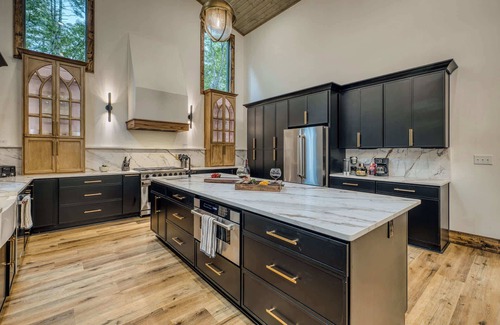 Ellijay Cabin | The Black Still - Hot tub-Private-Modern-Fire Pit