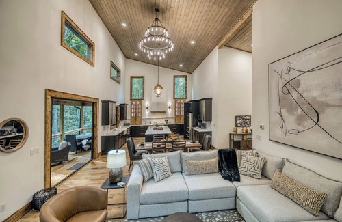 Ellijay Cabin | The Black Still - Hot tub-Private-Modern-Fire Pit