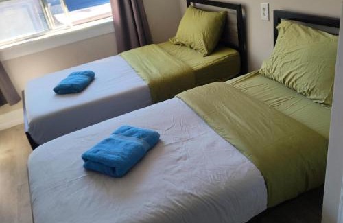 Wallace Emerson House | THE BLOOR AC SUITE-Free Wifi-Train-Bus Stop Next Door