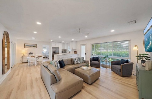 South Gate Ridge House | The Blue Conch – Family Friendly - Read About the 4th Bedroom - 3D Tour