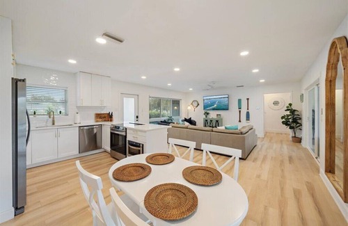South Gate Ridge House | The Blue Conch – Family Friendly - Read About the 4th Bedroom - 3D Tour