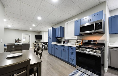 Mount Washington Apartment | The Blue Haven - Newly Renovated 3BR, 8 mins to Downtown & Pet-Friendly