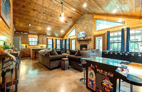 Broken Bow Cabin | The Blue Heron, HIDDEN IN THE WOODS AND TUCKED AWAY YET CLOSE TO EVERYTHING