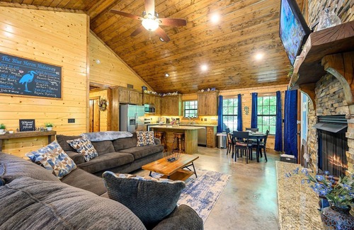 Broken Bow Cabin | The Blue Heron, HIDDEN IN THE WOODS AND TUCKED AWAY YET CLOSE TO EVERYTHING