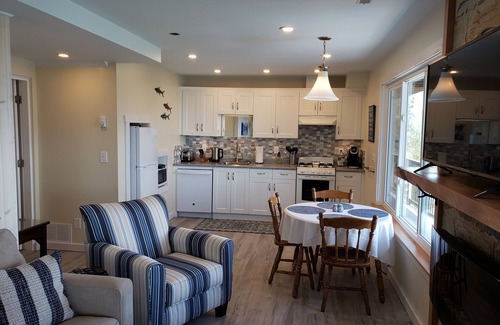 Central Okanagan Apartment | The Blue Horizon Suite - 1Bedroom 1 Bathroom with amazing lake and mountain view