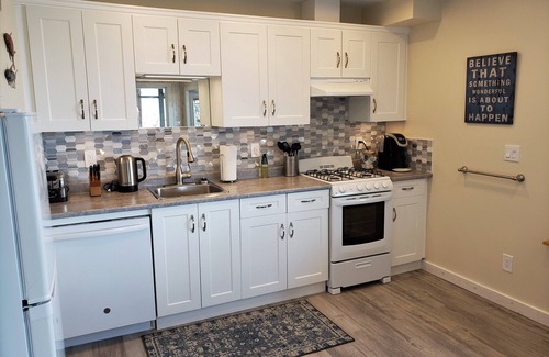 Central Okanagan Apartment | The Blue Horizon Suite - 1Bedroom 1 Bathroom with amazing lake and mountain view