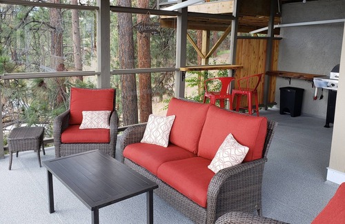 Central Okanagan Apartment | The Blue Horizon Suite - 1Bedroom 1 Bathroom with amazing lake and mountain view
