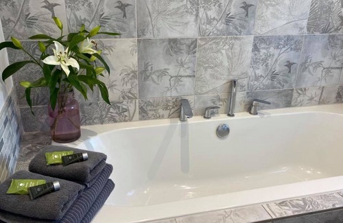 Torquay City Centre Bed & Breakfast | The Blue House B&B